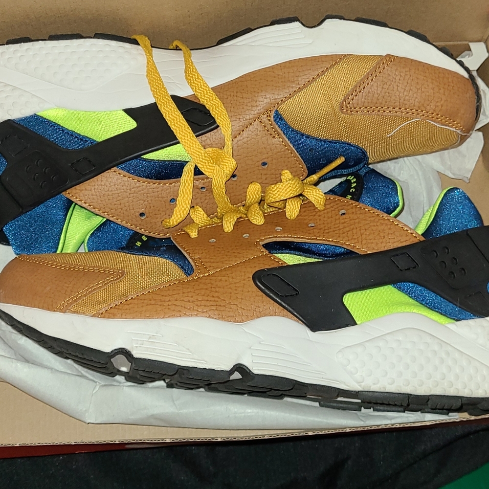 Nike Air Huarache color tan lime and blue